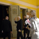Foto Nicoloro G.   28/07/2022   Ravenna   Nella ricorrenza del centenario dell' assalto fascista alla Federazione delle Cooperative di Ravenna cerimonia alla presenza del Presidente della Repubblica. nella foto il Presidente Sergio Mattarella saluta la folla al suo ingresso in teatro.