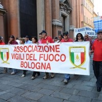 Foto Nicoloro G.  02/08/2015   Bologna   Trentacinquesimo anniversario della strage alla stazione di Bologna. nella foto striscioni, bandiere e gonfaloni lungo il corteo.