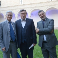 Foto Nicoloro G. 13/09/2017 Ravenna Si apre la settima edizione di ' Dante 2021 ' dal titolo ' il lungo studio e il grande amore '. Questo festival, attraverso una lunga serie di iniziative, portera' al settimo centenario della morte del Sommo Poeta. nella foto da sinistra Claudio Marazzini, presidente Accademia della Crusca, Alexander Lobodanov, studioso dantesco di Mosca, e Domenico De Martino, direttore artistico di Dante 2021.