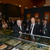 Foto Nicoloro G. 07/04/2017 Rimini Il Grande Oriente d' Italia ( GOI ) celebra i 300 anni di Massoneria nell' ambito dell' annuale assemblea della Gran Loggia che riunisce tutte le Logge d' Italia. Il tema di questa edizione e' ' La memoria del passato. Le radici nel futuro '. nella foto il Gran Maestro Stefano Bisi visita lka mostra sulla Massoneria.