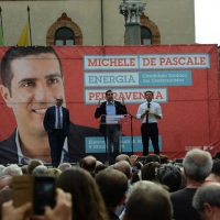 Foto Nicoloro G. 03/06/2016 Ravenna Chiusura campagna elettorale amministrative del PD a Ravenna con l' intervento del presidente del Consiglio. nella foto da sinistra il presidente della regione Emilia-Romagna Stefano Bonaccini, il candidato sindaco Michele De Pascale e il premier Matteo Renzi.