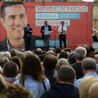 Foto Nicoloro G. 03/06/2016 Ravenna Chiusura campagna elettorale amministrative del PD a Ravenna con l' intervento del presidente del Consiglio. nella foto da sinistra il presidente della regione Emilia-Romagna Stefano Bonaccini, il candidato sindaco Michele De Pascale e il premier Matteo Renzi.
