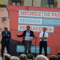 Foto Nicoloro G. 03/06/2016 Ravenna Chiusura campagna elettorale amministrative del PD a Ravenna con l' intervento del presidente del Consiglio. nella foto da sinistra il presidente della regione Emilia-Romagna Stefano Bonaccini, il candidato sindaco Michele De Pascale e il premier Matteo Renzi.