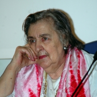 04/04/2006 Milano La poetessa Alda Merini alla presentazione del libro " Sulla frontiera " di Giuseppe Gozzini all' Auditorium San Carlo.