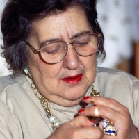 06/04/1995 Milano La poetessa Alda Merini nella sua casa sui Navigli.