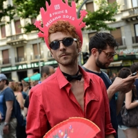 Foto Nicoloro G.   27/06/2015  Milano    Dodicesima edizione del " Milano Gay Pride " che con lo slogan " I diritti nutrono il pianeta " ha visto sfilare in corteo 100.000 partecipanti. nella foto un partecipante lungo il corteo.