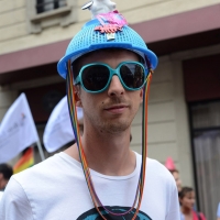 Foto Nicoloro G.   27/06/2015  Milano    Dodicesima edizione del \" Milano Gay Pride \" che con lo slogan \" I diritti nutrono il pianeta \" ha visto sfilare in corteo 100.000 partecipanti. nella foto un partecipante lungo il corteo.