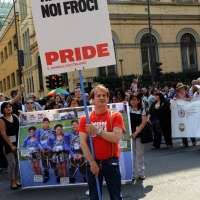 Foto Nicoloro G.   27/06/2015  Milano    Dodicesima edizione del " Milano Gay Pride " che con lo slogan " I diritti nutrono il pianeta " ha visto sfilare in corteo 100.000 partecipanti. nella foto un partecipante lungo il corteo.