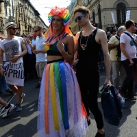 Foto Nicoloro G.   27/06/2015  Milano    Dodicesima edizione del " Milano Gay Pride " che con lo slogan " I diritti nutrono il pianeta " ha visto sfilare in corteo 100.000 partecipanti. nella foto manifestanti lungo il corteo.