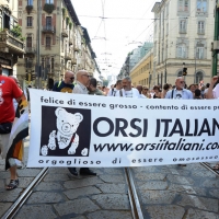 Foto Nicoloro G.    27/06/2015  Milano    Dodicesima edizione del " Milano Gay Pride " che con lo slogan " I diritti nutrono il pianeta " ha visto sfilare in corteo 100.000 partecipanti. nella foto uno striscione lungo il corteo.