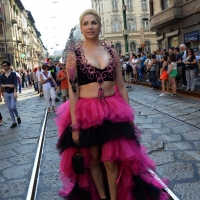 Foto Nicoloro G.   27/06/2015  Milano    Dodicesima edizione del " Milano Gay Pride " che con lo slogan " I diritti nutrono il pianeta " ha visto sfilare in corteo 100.000 partecipanti. nella foto un partecipante lungo il corteo.