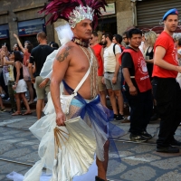 Foto Nicoloro G.   27/06/2015  Milano    Dodicesima edizione del " Milano Gay Pride " che con lo slogan " I diritti nutrono il pianeta " ha visto sfilare in corteo 100.000 partecipanti. nella foto un partecipante lungo il corteo.