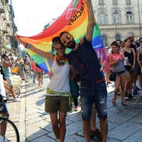Foto Nicoloro G.   27/06/2015  Milano    Dodicesima edizione del " Milano Gay Pride " che con lo slogan " I diritti nutrono il pianeta " ha visto sfilare in corteo 100.000 partecipanti. nella foto manifestanti lungo il corteo.