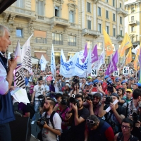 Foto Nicoloro G.    27/06/2015  Milano    Dodicesima edizione del " Milano Gay Pride " che con lo slogan " I diritti nutrono il pianeta " ha visto sfilare in corteo 100.000 partecipanti. nella foto sul palco il sindaco Giuliano Pisapia.
