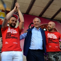 Foto Nicoloro G.   27/06/2015  Milano    Dodicesima edizione del " Milano Gay Pride " che con lo slogan " I diritti nutrono il pianeta " ha visto sfilare in corteo 100.000 partecipanti. nella foto sul palco il sindaco Giuliano Pisapia.