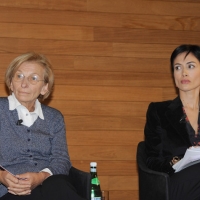 Foto Nicoloro G. 17/01/2011 Milano Presentazione per iniziativa della rivista ” Elle Italia ” del libro bianco con 15 proposte concrete per migliorare la vita delle donne. nella foto Emma Bonino – Mara Carfagna