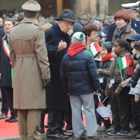 Foto Nicoloro G. 08/01/2011 Forli' (FC) Nell' ambito delle Celebrazioni per i 150 anni dell' Unita' d' Italia seconda tappa del Capo dello Stato a Forli' dove deporra' una corona di alloro alla statua del patriota Aurelio Saffi e poi seguira' nel teatro Diego Fabbri la digressione storica del sindaco di Forli'. nella foto Il presidente Giorgio Napolitano s'intrattiene con un gruppo di scolari
