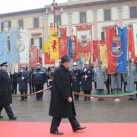 Foto Nicoloro G. 08/01/2011 Forli' (FC) Nell' ambito delle Celebrazioni per i 150 anni dell' Unita' d' Italia seconda tappa del Capo dello Stato a Forli' dove deporra' una corona di alloro alla statua del patriota Aurelio Saffi e poi seguira' nel teatro Diego Fabbri la digressione storica del sindaco di Forli'. nella foto il presidente Giorgio Napolitano passa in rassegna i gonfaloni dei comuni della Romagna