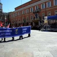 Foto Nicoloro G.   10/05/2015  Ravenna    Diciannovesimo raduno nazionale dei Marinai d' Italia. nella foto lo striscione che ricorda i due marÃ² trattenuti in India sfila davanti alla tribuna delle autoritÃ 