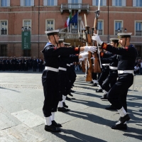 Foto Nicoloro G.  10/05/2015  Ravenna    Diciannovesimo raduno nazionale dei Marinai d' Italia. nella foto fucilieri del battaglione San Marco impegnati nel " Silent Drill ", esibizione di maneggio delle armi in " stile USA ".