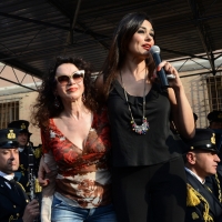 Foto Nicoloro G.  10/05/2015  Ravenna    Diciannovesimo raduno nazionale dei Marinai d' Italia. nella foto l' attrice Maria Grazia Cucinotta, testimonial dell' evento, invita sul palco l' amica Dora Moroni.