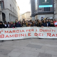 Foto Nicoloro G. 20/11/2017 Milano Nella \' Giornata internazionale dei diritti dell\' Infanzia \' un allegro e variegato corteo ha attraversato le vie del centrocitta\'. nella foto un momento lungo il corteo.