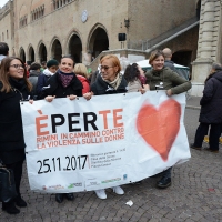 Foto Nicoloro G. 25/11/2017 Rimini In occasione della \' Giornata mondiale contro la violenza sulle donne \' un corteo si e\' snodato per le vie del centro della cittadina romagnola per poi concludersi tra musica e canti nella centralissima piazza Cavour. nella foto momenti lungo il corteo.