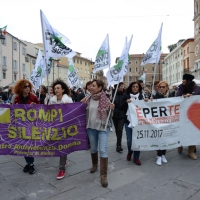 Foto Nicoloro G. 25/11/2017 Rimini In occasione della ' Giornata mondiale contro la violenza sulle donne ' un corteo si e' snodato per le vie del centro della cittadina romagnola per poi concludersi tra musica e canti nella centralissima piazza Cavour. nella foto momenti lungo il corteo.