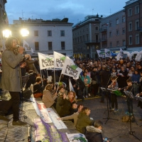 Foto Nicoloro G. 25/11/2017 Rimini In occasione della ' Giornata mondiale contro la violenza sulle donne ' un corteo si e' snodato per le vie del centro della cittadina romagnola per poi concludersi tra musica e canti nella centralissima piazza Cavour. nella foto alla fine del corteo in piazza Cavour si e' continuato tra musica e canti.