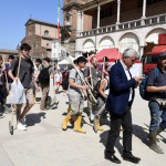 Foto Nicoloro G.   30/05/2023   Faenza (RA)   Tappa a Faenza del presidente Sergio Mattarella nel giro di visite alle zone alluvionate della Romagna. nella foto un gruppo di volontari si portano in piazza per incontrare il Presidente.