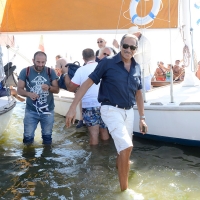 Foto Nicoloro G. 15/08/2017 Cervia (Ravenna ) 25° edizione di \' Cervia, la spiaggia ama il libro \' che chiude le manifestazioni con il tradizionale sbarco degli scrittori sulla spiaggia della cittadina romagnola. nella foto Marino Bartoletti, presente con il libro \' Bar Toletti. Cosi\' ho sfidato Facebook \'.