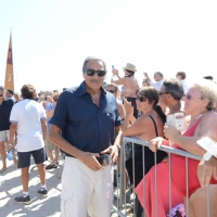 Foto Nicoloro G. 15/08/2017 Cervia (Ravenna ) 25° edizione di ' Cervia, la spiaggia ama il libro ' che chiude le manifestazioni con il tradizionale sbarco degli scrittori sulla spiaggia della cittadina romagnola. nella foto il giornalista sportivo Marini Bartoletti presente con il libro ' Bar Toletti. Cosi' ho sfidato Facebook '.