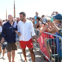 Foto Nicoloro G. 15/08/2017 Cervia (Ravenna ) 25° edizione di ' Cervia, la spiaggia ama il libro ' che chiude le manifestazioni con il tradizionale sbarco degli scrittori sulla spiaggia della cittadina romagnola. nella foto il governatore della regione Emilia-Romagna Stefano Bonaccini, a sinistra, e il sindaco di Cervia Luca Coffari.