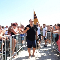 Foto Nicoloro G. 15/08/2017 Cervia (Ravenna ) 25° edizione di ' Cervia, la spiaggia ama il libro ' che chiude le manifestazioni con il tradizionale sbarco degli scrittori sulla spiaggia della cittadina romagnola. nella foto il musicista Andrea Mingardi presente con il libro ' Vendetta di sangue '.
