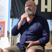 Foto Nicoloro G. 15/08/2017 Cervia (Ravenna ) 25° edizione di ' Cervia, la spiaggia ama il libro ' che chiude le manifestazioni con il tradizionale sbarco degli scrittori sulla spiaggia della cittadina romagnola. nella foto il governatore dell' Emilia-Romagna Stefano Bonaccini.