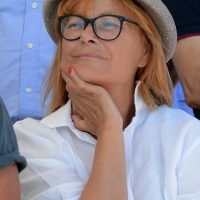 Foto Nicoloro G. 15/08/2017 Cervia (Ravenna ) 25° edizione di \' Cervia, la spiaggia ama il libro \' che chiude le manifestazioni con il tradizionale sbarco degli scrittori sulla spiaggia della cittadina romagnola. nella foto l\' attrice Lucia Vasini presente con il libro \' Nessuno dei due \'.