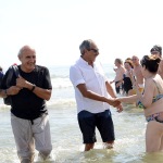 Foto Nicoloro G.   15/08/2019  Cervia ( Ra )   27° edizione di ' Cervia, la spiaggia ama il libro ' con il tradizionale sbarco degli scrittori dalle imbarcazioni storiche. nella foto il condirettore de ' Il Resto del Carlino ' Beppe Boni, a sinistra, e Marino Bartoletti appena sbarcati.