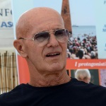 Foto Nicoloro G.   15/08/2019  Cervia ( Ra )   27° edizione di ' Cervia, la spiaggia ama il libro ' con il tradizionale sbarco degli scrittori dalle imbarcazioni storiche. nella foto Arrigo Sacchi.