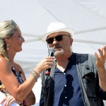 Foto Nicoloro G.   15/08/2019  Cervia ( Ra )   27° edizione di ' Cervia, la spiaggia ama il libro ' con il tradizionale sbarco degli scrittori dalle imbarcazioni storiche. nella foto l' attore Ivano Marescotti intervistato dalla giornalista Francesca Cantiani.