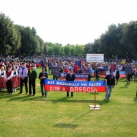 Foto Nicoloro G. 27/05/2012 Ravenna Si e’ svolto nella città romagnola il 31° Raduno Nazionale dei Fanti d’ Italia con la partecipazione del ministro della Difesa l’ ammiraglio Gianpaolo Di Paola. nella foto Una veduta dei partecipanti al raduno in costumi storici/tipici schierati dei giardini pubblici di Ravenna