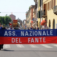 Foto Nicoloro G. 27/05/2012 Ravenna Si e’ svolto nella città romagnola il 31° Raduno Nazionale dei Fanti d’ Italia con la partecipazione del ministro della Difesa l’ ammiraglio Gianpaolo Di Paola. nella foto Striscione dell' associazione nazionale del fante
