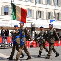Foto Nicoloro G. 27/05/2012 Ravenna Si e’ svolto nella città romagnola il 31° Raduno Nazionale dei Fanti d’ Italia con la partecipazione del ministro della Difesa l’ ammiraglio Gianpaolo Di Paola. nella foto Picchetto d'onore
