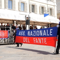 Foto Nicoloro G. 27/05/2012 Ravenna Si e’ svolto nella città romagnola il 31° Raduno Nazionale dei Fanti d’ Italia con la partecipazione del ministro della Difesa l’ ammiraglio Gianpaolo Di Paola. nella foto Striscione dell' associazione nazionale del fante
