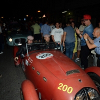Foto Nicoloro G.  14/05/2015  Rimini     Arriva a Rimini la prima tappa della 33° edizione della 1000 Miglia. La storica competizione partita da Brescia si snoda su un percorso di 1760 chilometri con la partecipazione di 438 vetture e 42 Nazioni. nella foto molto fotografato l' arrivo a Rimini di Joe Bastianich su una Healey 2400 Silverstone del 1959.