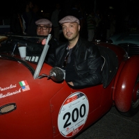 Foto Nicoloro G.  14/05/2015  Rimini     Arriva a Rimini la prima tappa della 33° edizione della 1000 Miglia. La storica competizione partita da Brescia si snoda su un percorso di 1760 chilometri con la partecipazione di 438 vetture e 42 Nazioni. nella foto l' arrivo a Rimini di Joe Bastianich su una Healey 2400 Silverstone del 1959.