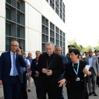 Foto Nicoloro G. 26/08/2017 Rimini Settima ed ultima giornata della 38° edizione del Meeting di Rimini che quest' anno ha come tema ' Quello che tu erediti dai tuoi padri, riguadagnatelo, per possederlo”. nella foto il cardinale Pietro Parolin, Segretario di Stato di Sua Santita', tra Roberto Fontolan, direttore Centro Internazionale di CL, e Emilia Guarnieri, presidente Fondazione Meeting.