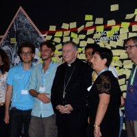 Foto Nicoloro G. 26/08/2017 Rimini Settima ed ultima giornata della 38° edizione del Meeting di Rimini che quest' anno ha come tema ' Quello che tu erediti dai tuoi padri, riguadagnatelo, per possederlo”. nella foto il cardinale Pietro Parolin, Segretario di Stato di Sua Santita', in una foto di gruppo con alcuni volontari.