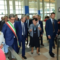 Foto Nicoloro G. 20/08/2017 Rimini Giornata inaugurale della 38° edizione del Meeting di Rimini che quest' anno ha come tema ' Quello che tu erediti dai tuoi padri, riguadagnatelo, per possederlo”. nella foto il presidente del Consiglio Paolo Gentiloni con Emilia Guarnieri, presidente Fondazione Meeting.