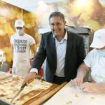 Foto Nicoloro G.   22/08/2021   Rimini   Terza giornata della 42° edizione del Meeting di Comunione e Liberazione che quest' anno ha per titolo ' Il coraggio di dire io '. nella foto il governatore della Liguria Giovanni Toti alle prese con la focaccia di Recco.