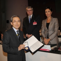 Foto Nicoloro G. 23/10/2011 Rimini Ultimo dei tre giorni della quarantaduesima edizione delle Giornate internazionali di studio Pio Manzu’, quest’ anno tutte al femminile e intitolate ” XXI femminile. Dal secolo breve al secolo delle donne. Risposte di genere al futuro dell’ umanita’ “. nella foto Masaharu Kohno – Mara Carfagna